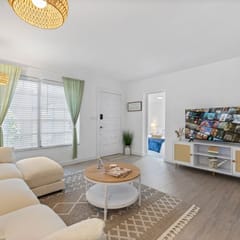 Coconut Grove Area | Avocado Tree + BBQ | Sleeps 8