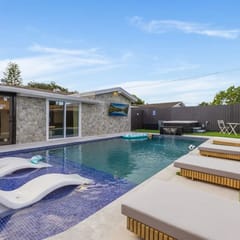 Pool + Hot Tub | Outdoor Kitchen | Hollywood FL