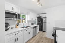 Pool + BBQ | Wilton Manors | King & Queen Beds - Image 3