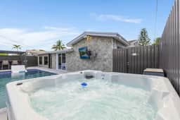 Pool + Hot Tub | Outdoor Kitchen | Hollywood FL - Image 3