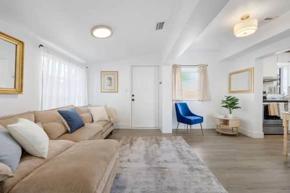 Coconut Grove Gem | Marble Spa Bath | BBQ Yard - Image 3