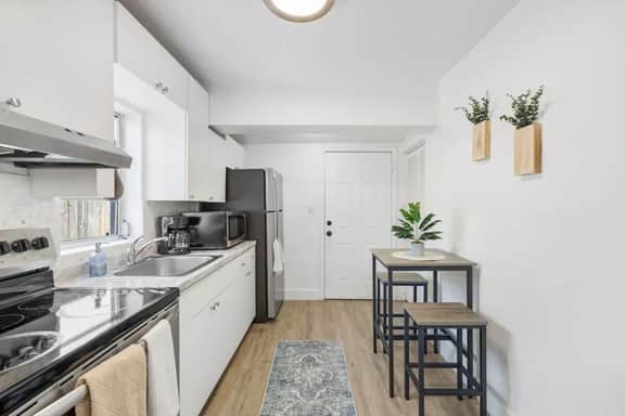 Coconut Grove Gem | Marble Spa Bath | BBQ Yard - Image 5
