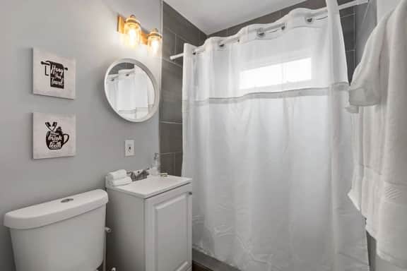 Pet-Friendly Gem | Fenced Yard | 10 Min Beach - Image 4