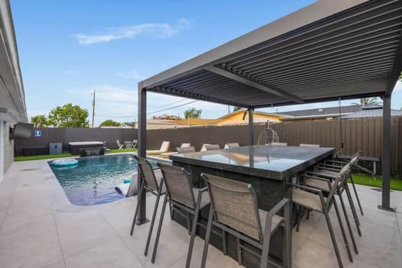 Pool + Hot Tub | Outdoor Kitchen | Hollywood FL - Image 2