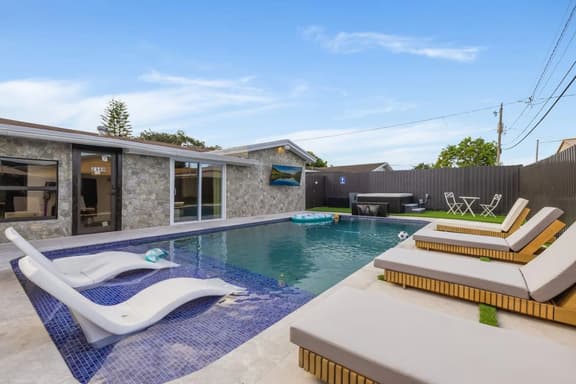 Pool + Hot Tub | Outdoor Kitchen | Hollywood FL - Image 1